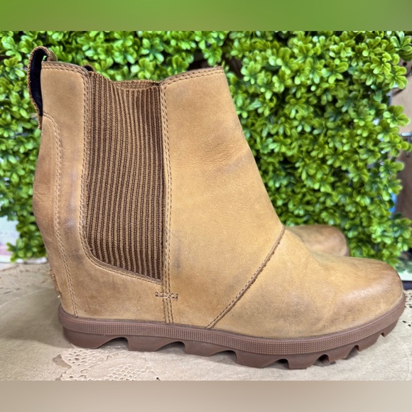 Sorel Women’s Joan of Arctic Wedge II Chelsea Boot - Picture 1 of 7